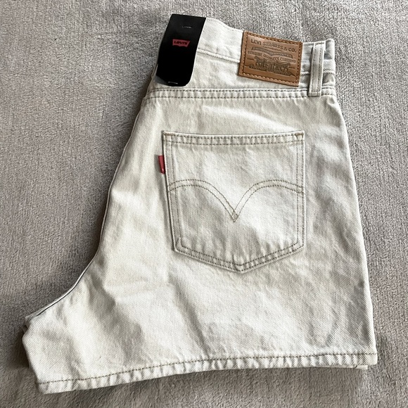 Levi's Pants - Brand new with tags light wash Levi’s shorts